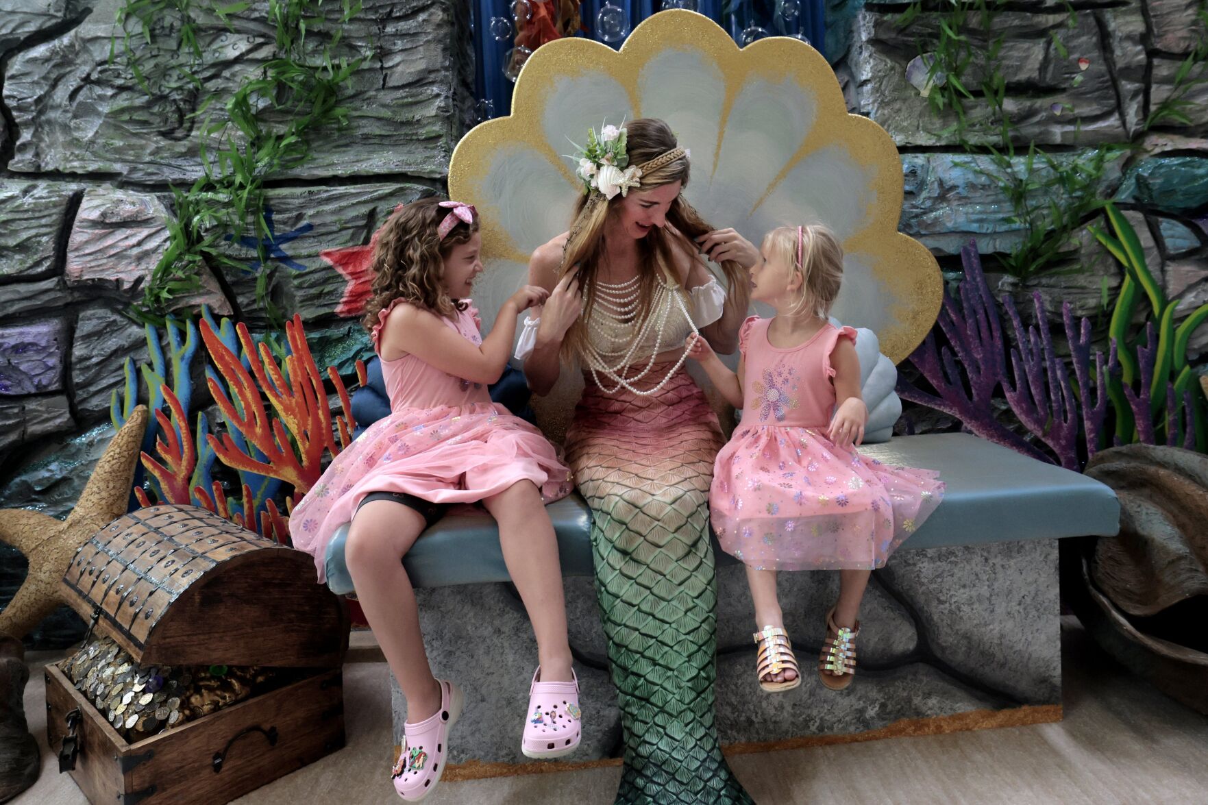 Mermaids on the Mississippi make a Splash at the 最新杏吧原创 Aquarium